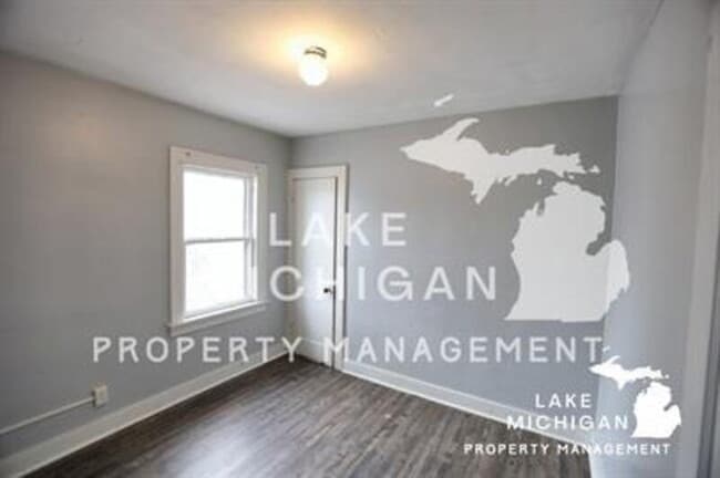 Photo - 1734 Delwood Ave SW