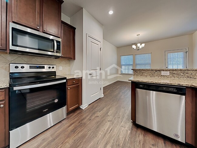 Photo - 140 Longford Dr