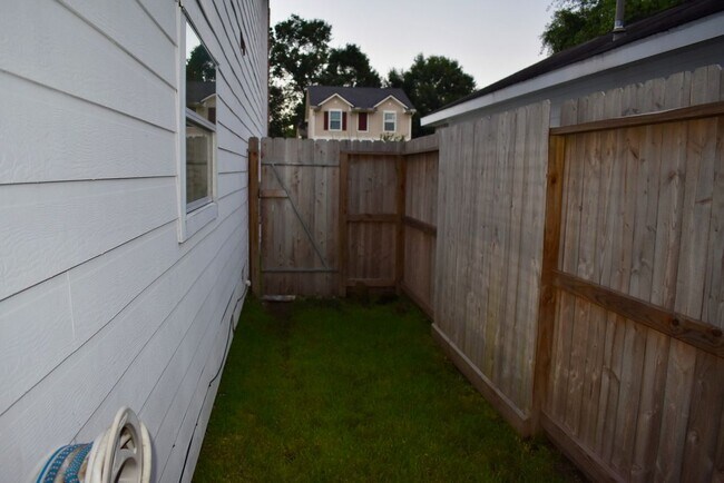 Photo - 410 Laurel Sage Dr