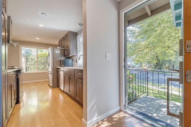 Photo - 4 bedroom 3 bath home in Tualatin with sep...