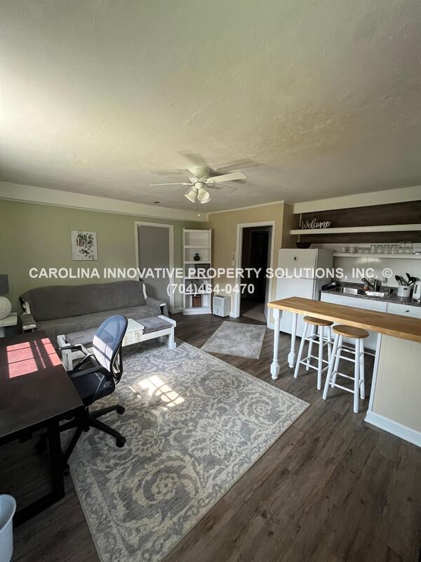 Building Photo - 8212 Larkhaven Rd