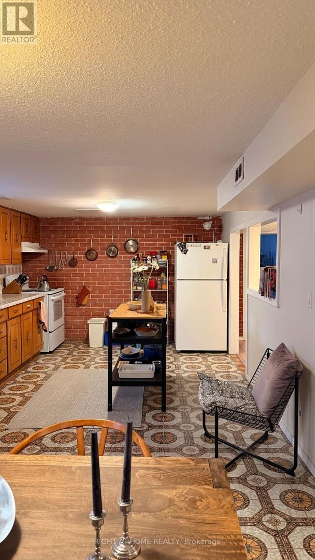 Photo - 7673 Darcel Ave