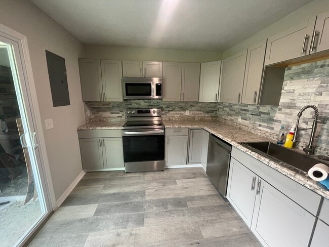 Photo - 138 Admiral Cir Unit B