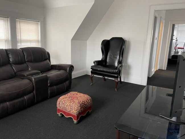 Photo - 3 Chamblet St Apartamentos Unidad #3 Furnished Two Bedroom