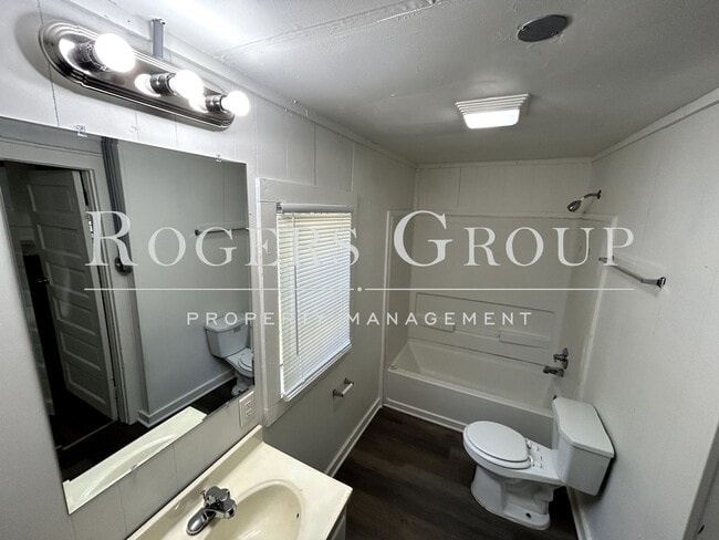 Photo - 724 Roberson St