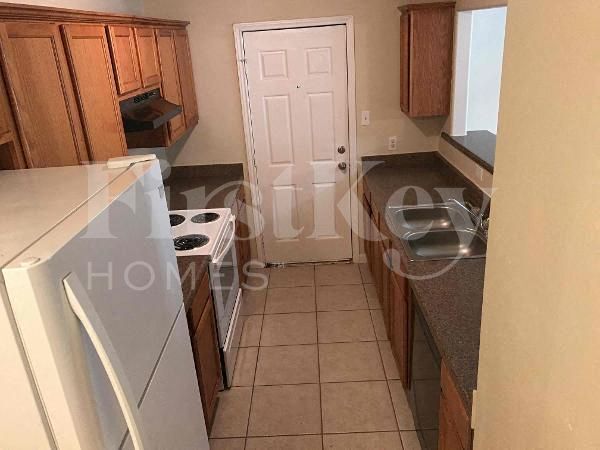 Photo - 2920 La Estancia Ln