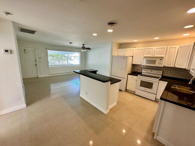 Photo - 308 SE 12th St