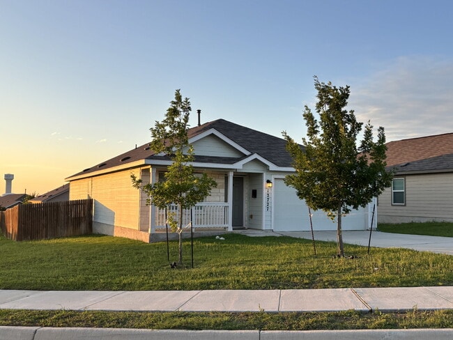 Building Photo - Spacious Schertz Home Near Randolph AFB