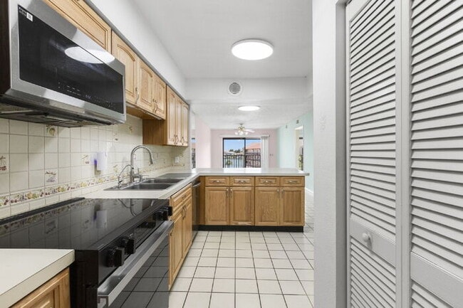 Photo - Condo For Rent on ST PETE BEACH! Unidad APT 302A