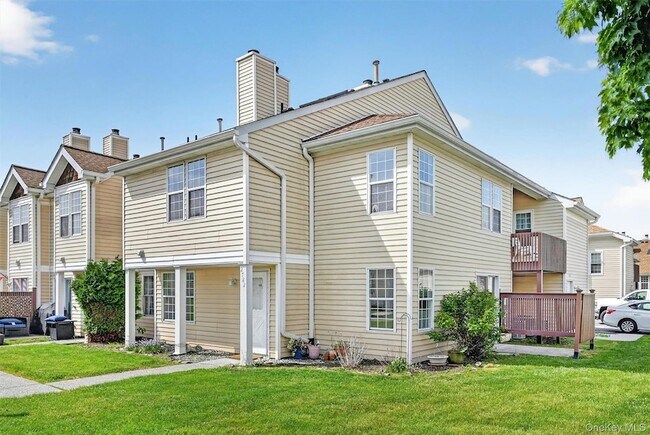 Building Photo - 2722 Whispering Hills Dr Unit 542