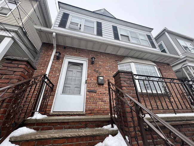 Building Photo - 460 Ave E Unit 1