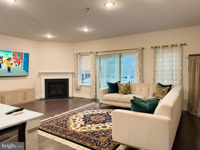 Photo - 16 Lochiel Ln