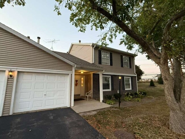 Building Photo - 320 Newport Ln Unit A2