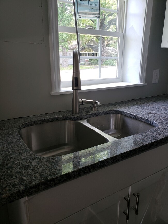 Photo - 1021 Pine St