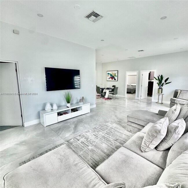 Photo - 1021 NW 5th St Casa