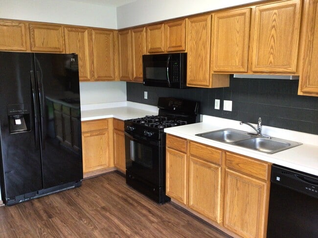 Photo - 13843 S Petersburg Dr