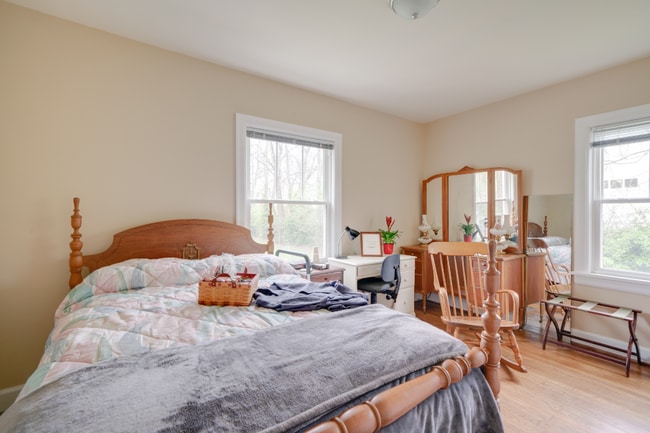 Building Photo - 1001 Grandview Dr