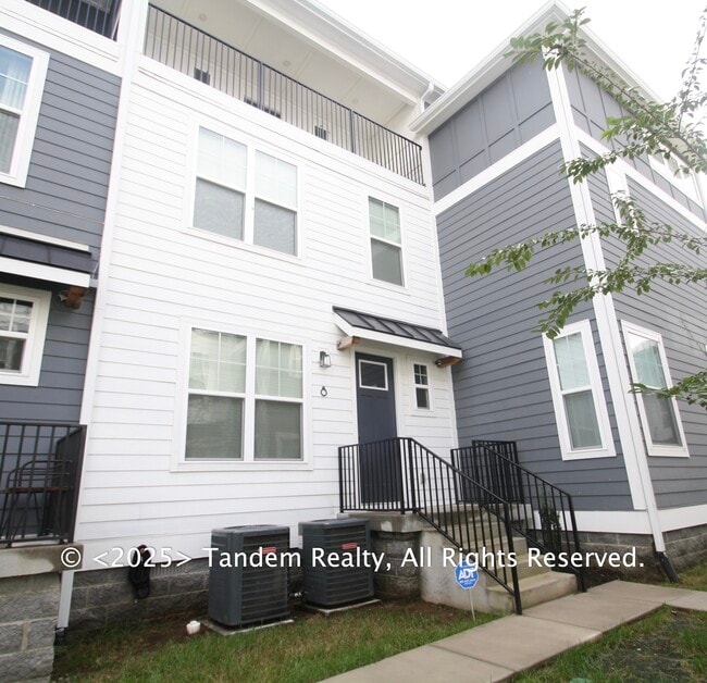 Building Photo - 105 Duke St Rental