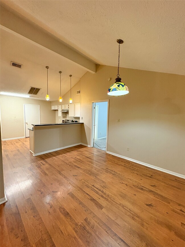 Photo - 1014 Stoneleigh Ct