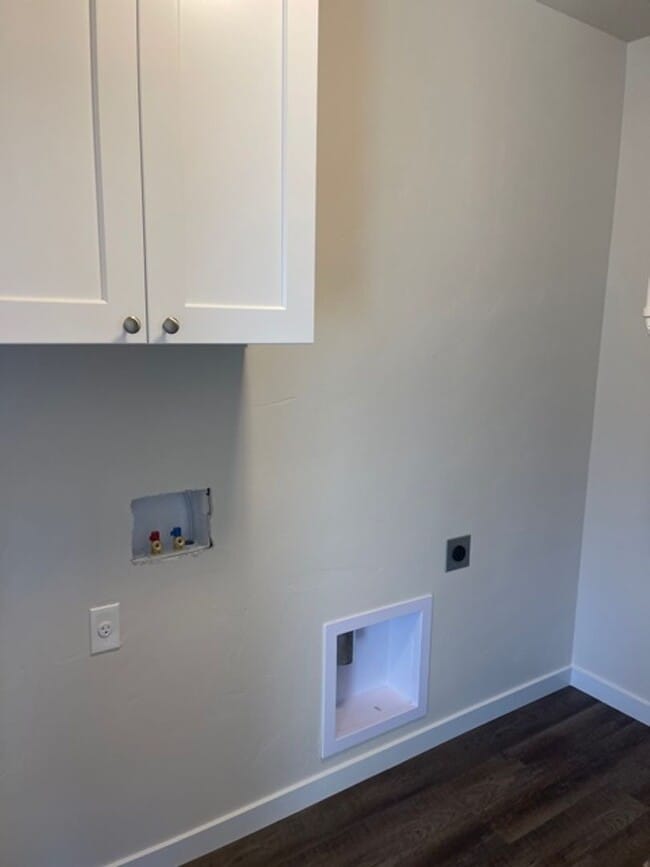 Photo - Like new construction near St. Charles!  W/S/G included!