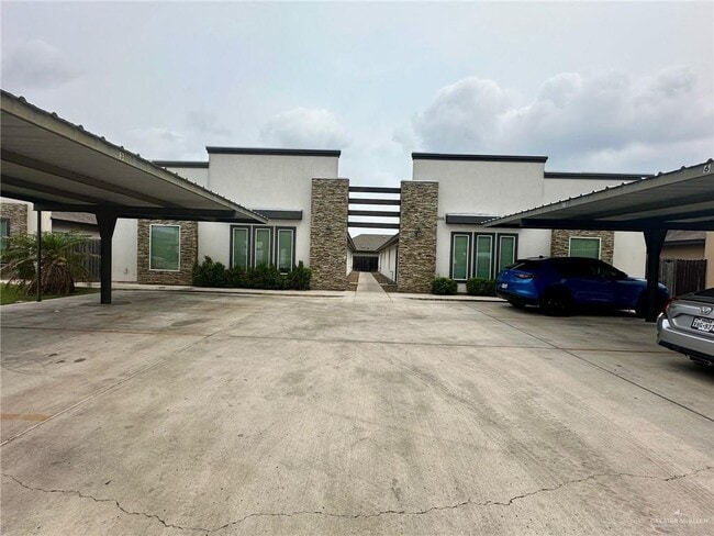 Building Photo - 16 Teak Dr Unit 4