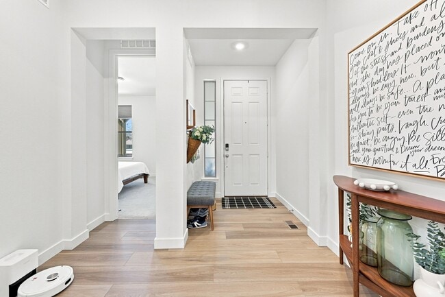 Photo - 3066 S Quaker St