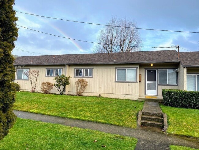 Building Photo - 817 NE Alameda Ave Rental