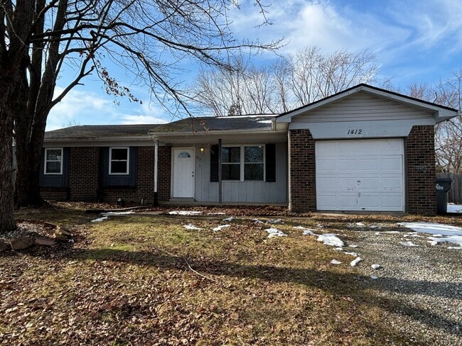 Building Photo - 3 bedroom 1 bathroom on a quiet street!