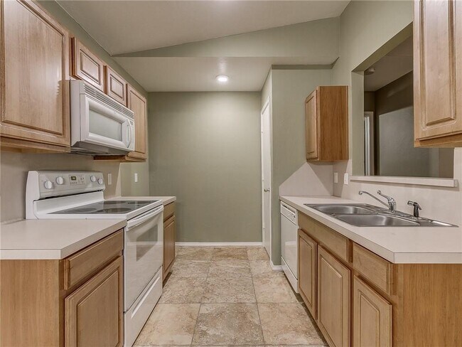 Photo - 15505 Acacia Rd