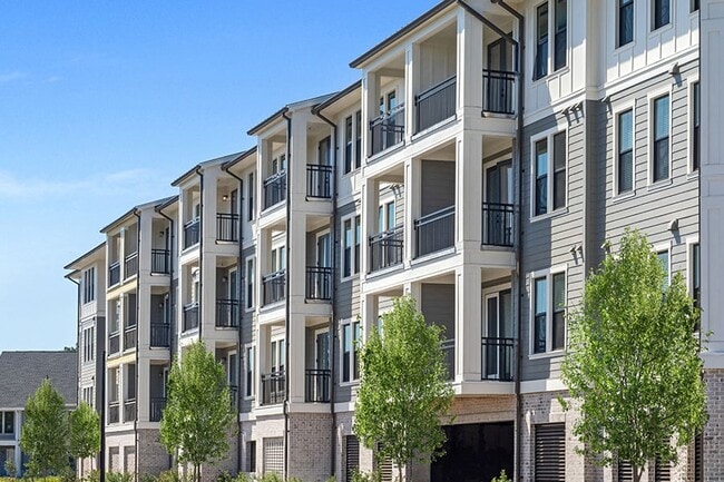 The Henslow Daniel Island Apartments & Tow... - The Henslow Daniel Island Apartments & Tow...