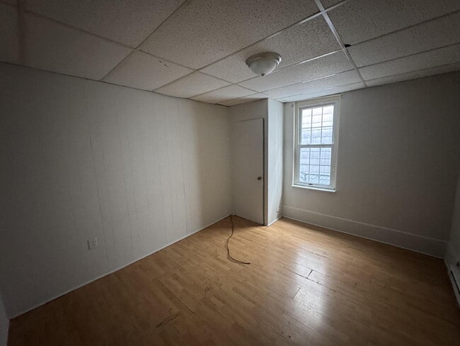 Building Photo - "Charming 1-Bedroom Apartment in Prime York Location – Your Ideal Urban Retreat!" Unit # 5