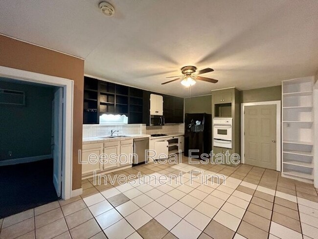 Photo - 1101 College St