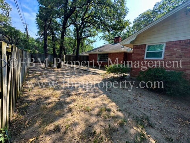 900 Dobbins Rd