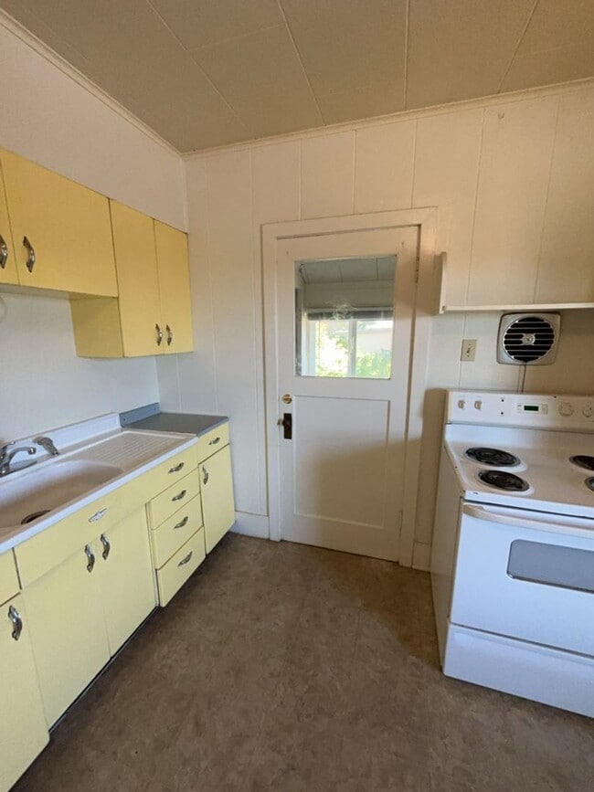 Photo - 7 Bedroom 3 Bath Home for Rent this Summer!