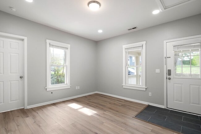 Photo - Updated Asheville Apartment Unidad Apt #2