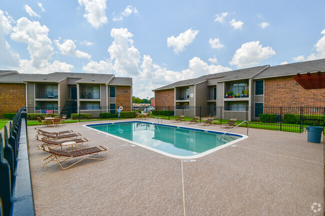 Building Photo - Carriage House Apartments