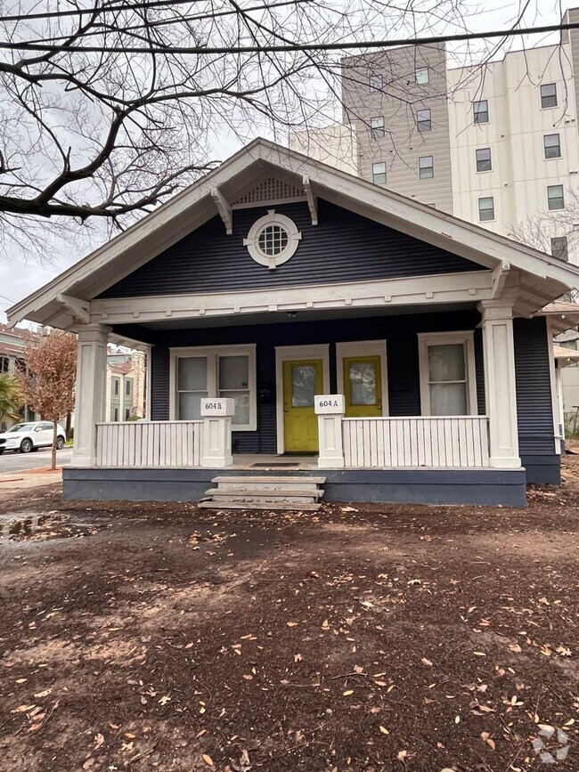 Building Photo - 3 Bed House - Heart of West Campus