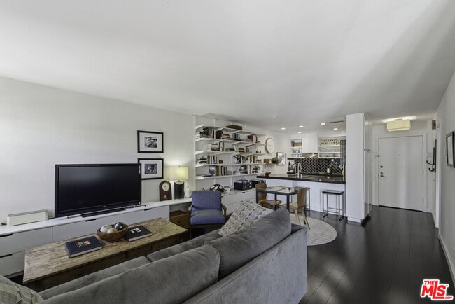 Photo - 740 Kings Rd Unidad 202