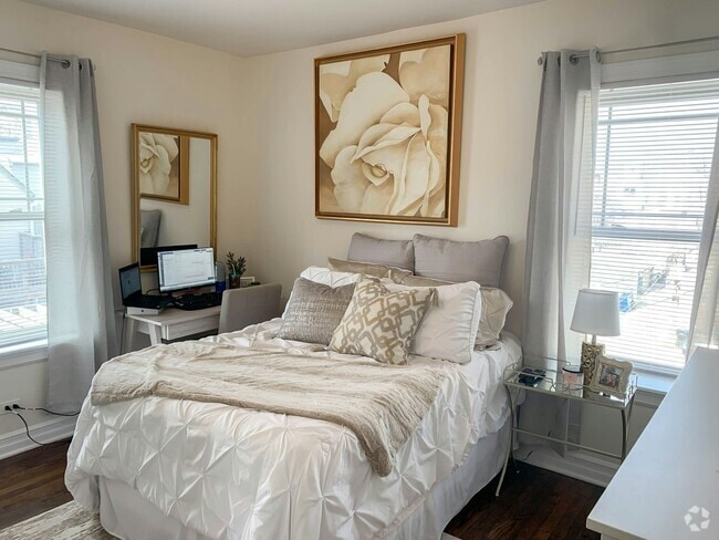 Building Photo - 3808-3 North Sheffield Avenue, Unit 3W Rental