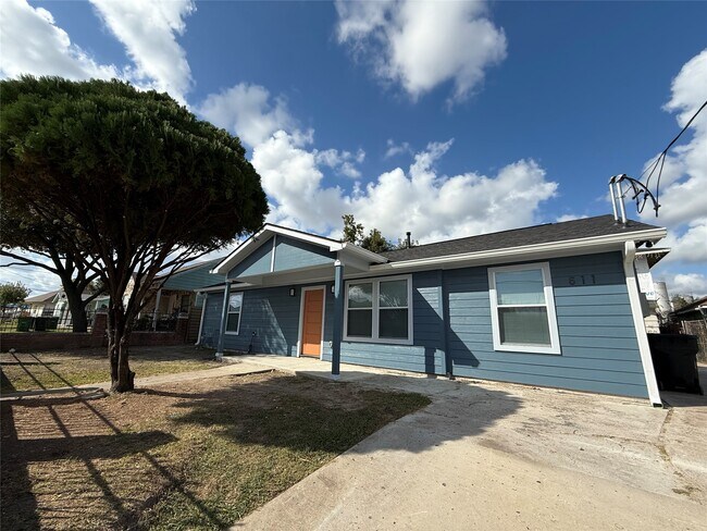 Photo - 611 N Eastwood St