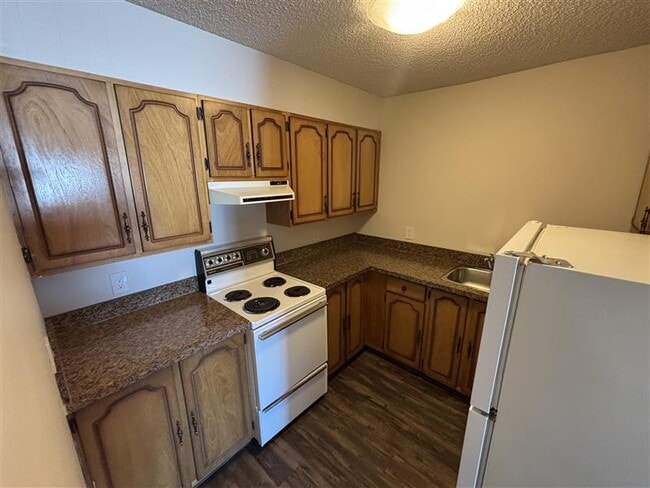 Photo - Charmarine East & West Apartments