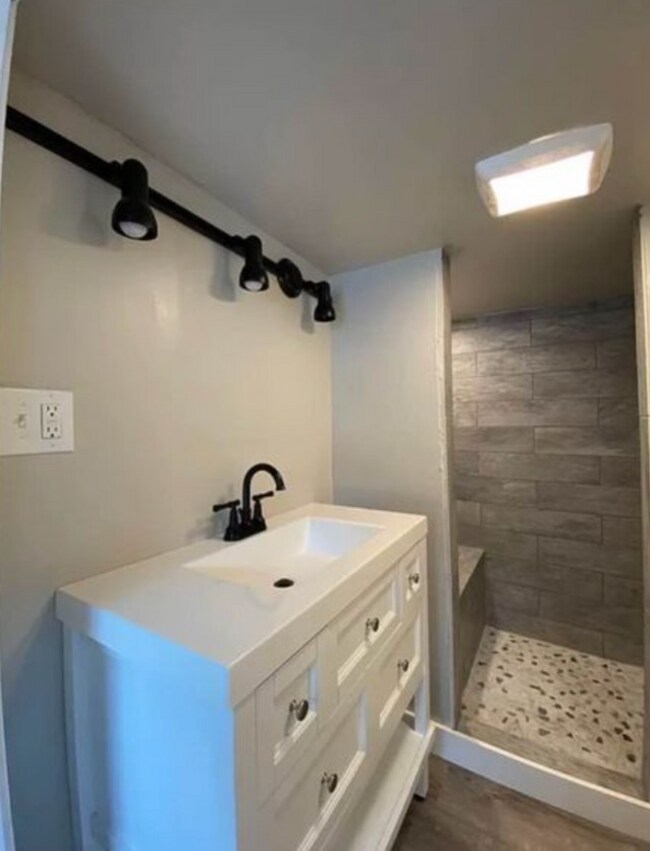 Photo - 12-14 Essex St Unit 14-L