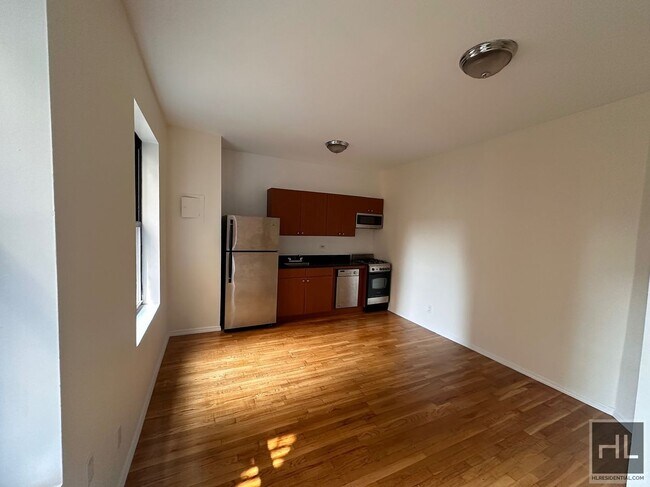 Photo - West 11th Street Unidad 3G