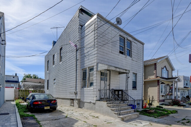 Photo - 1617 78th St Unit 2