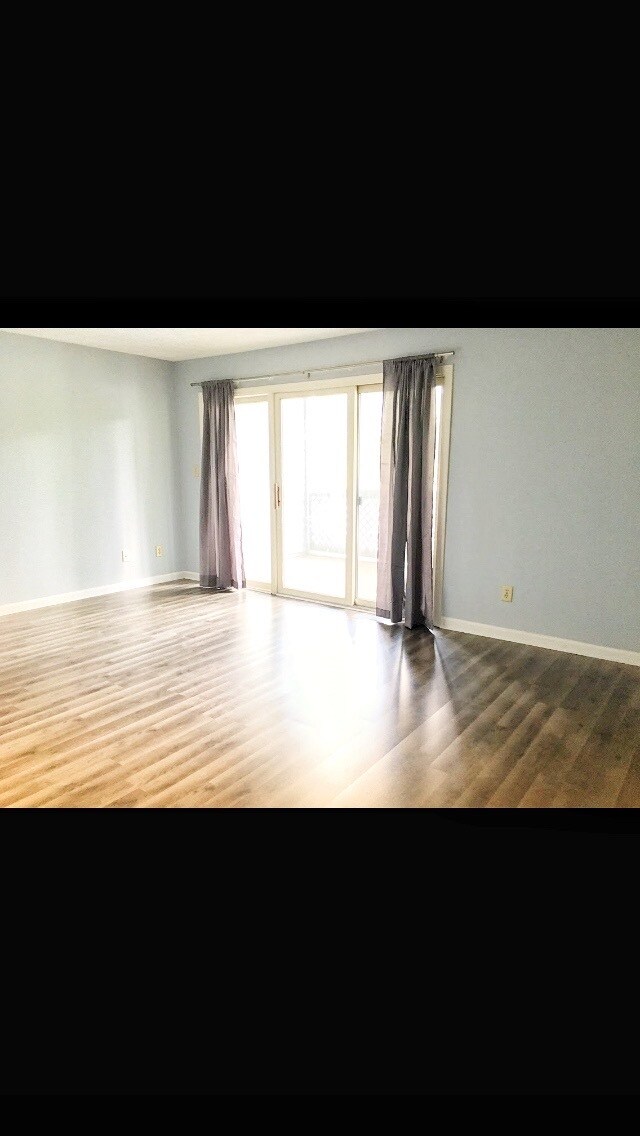 Living room - 1350 S College Mall Rd Unit 1350