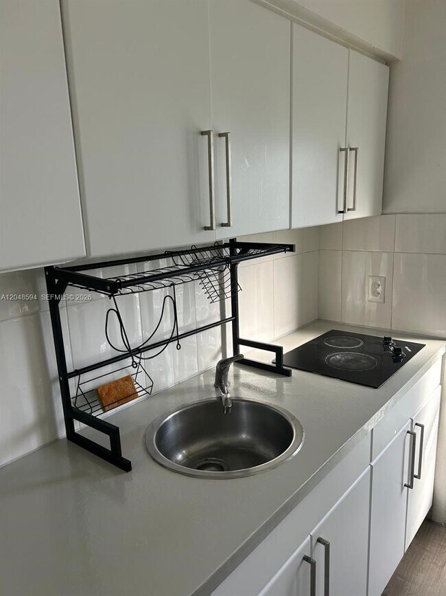 761 Euclid Ave Unit 9