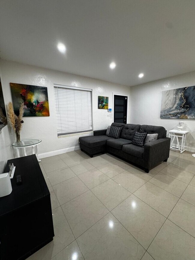 1071 NW 85th St
