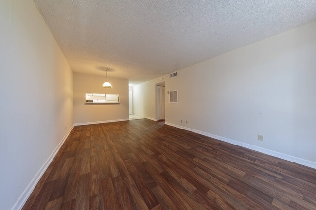 Apartment Home| Living Room & Kitchen | Upgrad