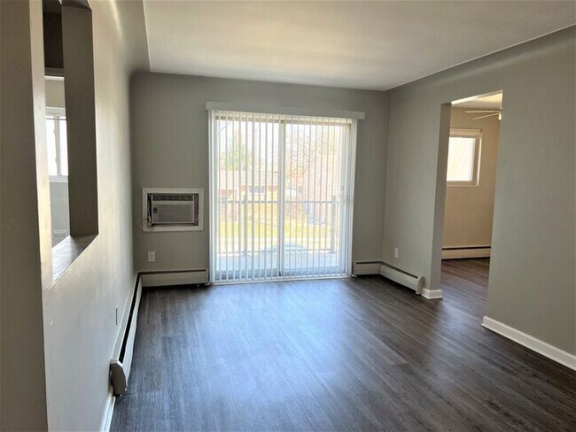 Photo - Luxury Living in the Heart of Downtown Uti...