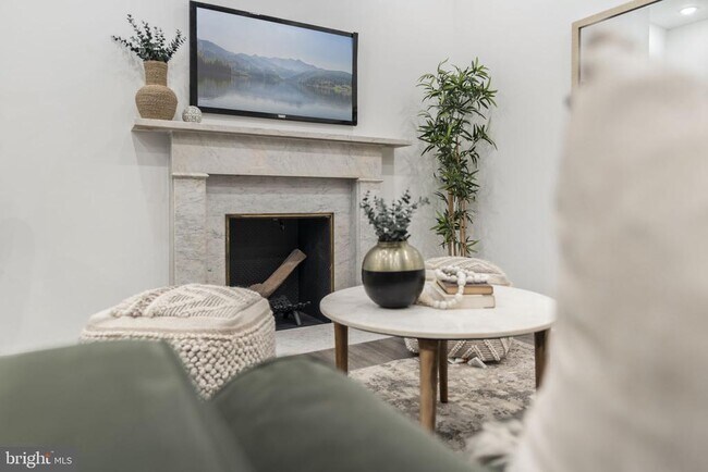 Photo - 1602 Locust St Unit 202